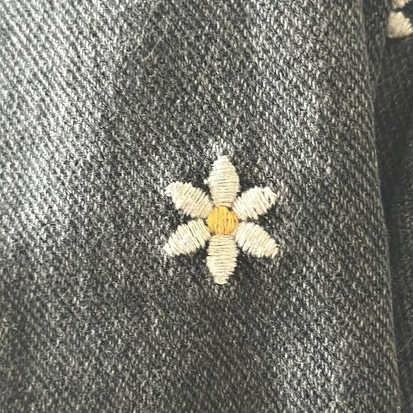 PacSun Women’s High Rise Straight Raining Daisy Jeans! - Picture 3 of 13